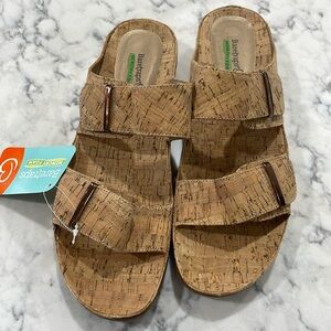 New with tag Bare Traps Memory Foam adjustable strap cork sandals size 11.